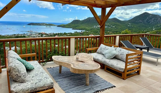 Secluded Hillside Villa Boasting Panoramic Harbour Vistas