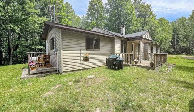 Secluded Home with Firepit, Gas Grill, WIFI, WFH Station & Private W/D