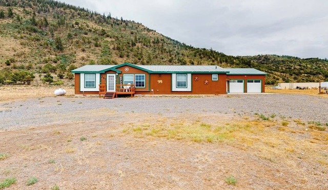 Secluded home with RV parking & hookup, fast WiFi, & fire pit - dogs OK