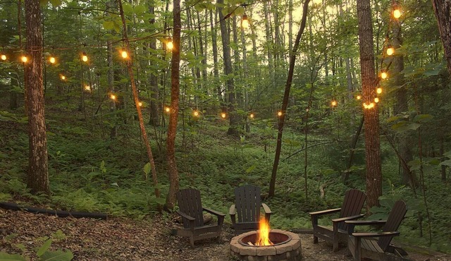 Secluded Identical Bedrooms Attached Baths, Hot Tub, Firepit, Wooded View