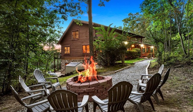 Secluded Mountain Cabin close to Helen, Georgia, Perfect for a Family Getaway