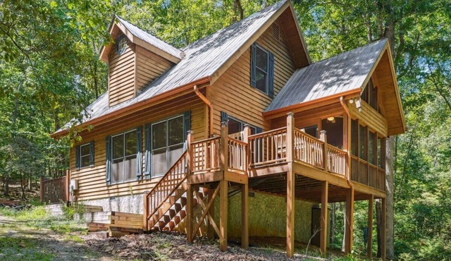Secluded Mountain Cabin Getaway: Dahlonega Charm & Views!
