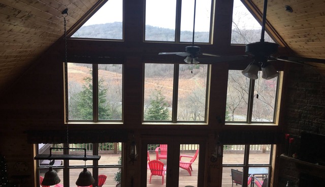 Secluded Mountain Cabin w/hot tub-Nashville TN-Pet and Kid friendly