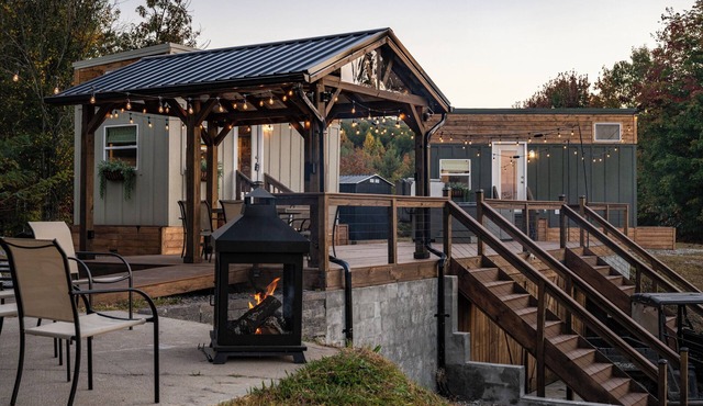 Secluded Mountain Getaway - 2 Cozy Tiny Homes with SPECTACULAR views