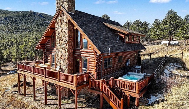 Secluded Mountain Log Cabin with Hot Tub, Fireplace & 61 Private Acres