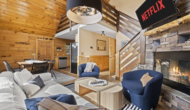 Secluded Mountain Retreat perfect for nature lovers,Hot Tub, 20 mins from skiing