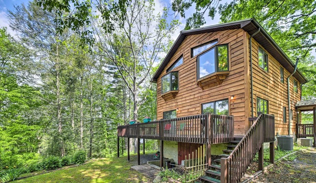 Secluded, Mountaintop Getaway w/ Fire Pit!