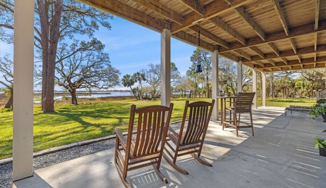 Secluded Old Florida Retreat – Waterfront with Kayaks and Bikes