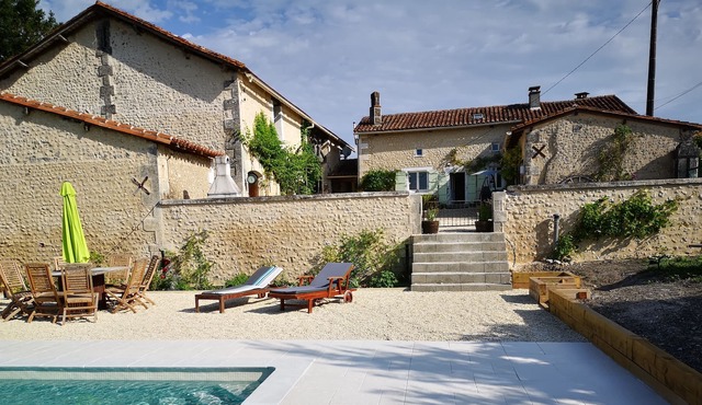 Secluded, pet friendly, luxurious 3 bedroom house, 11 x 5m swimming pool