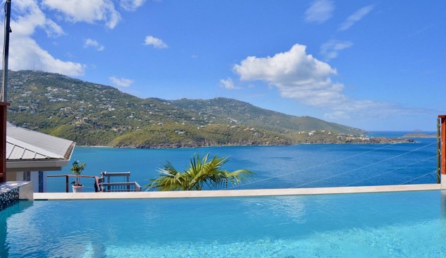 Secluded peterborg Villa-July 4 open! Enjoy sweeping views of Magens bay