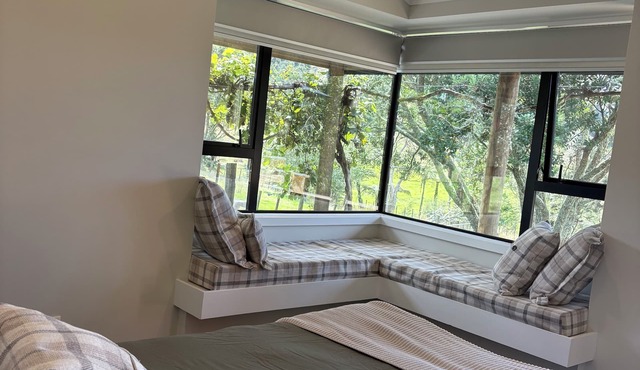 Secluded, Relaxing 4-bedroom farmhouse in peaceful Ōrere