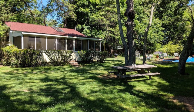SECLUDED SAG HARBOR COTTAGE w/HUGE POOL