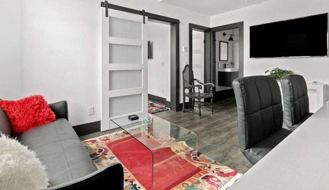 Secluded Simcoe St. Treasure (91600)