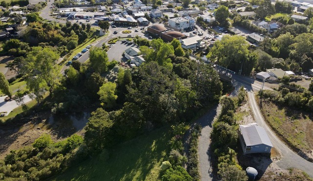 Secluded Two Bedroom Cottage Seconds away from Matakana