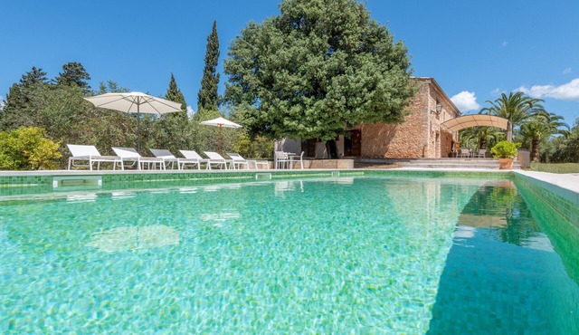 Secluded Villa with Pool, Wi-Fi, Air Conditioning and Terrace; Parking available
