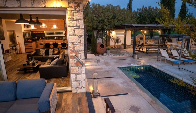 Secluded Villa with Private Pool and stunning views of the Coral Bay coastline