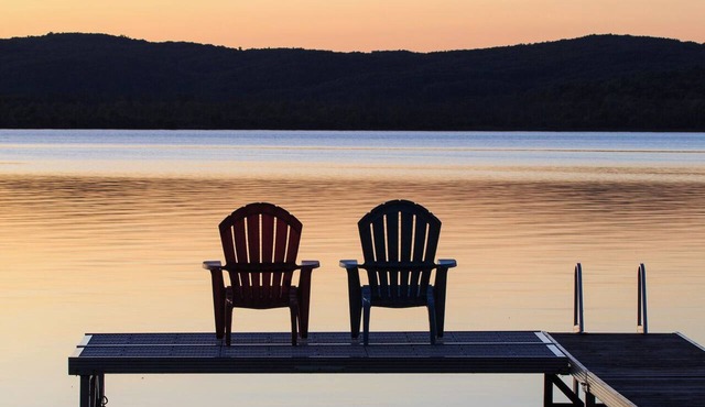 Secluded Waterfront Beach ~ Stunning Sunsets ~ WIFI & AC ~ August Availability