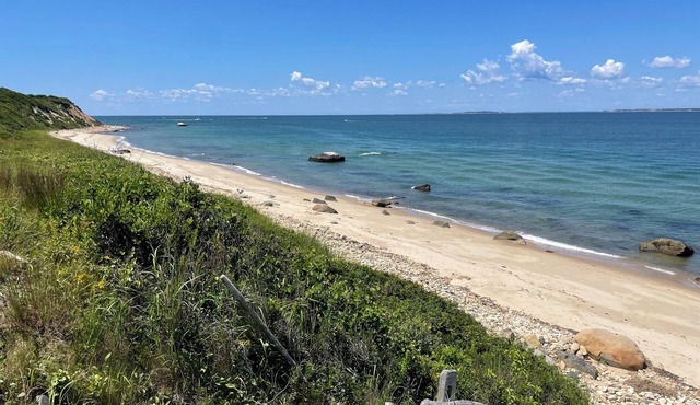 Secluded Waterfront - North Shore - Private Beach
