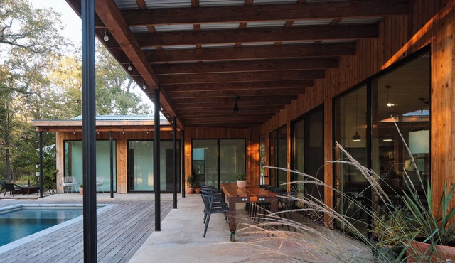 Secluded weekend getaway with pool, dog friendly! 13 beautiful private acres!