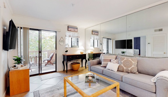 Second-floor villa with multiple pools, hot tub, gym, tennis & beach access