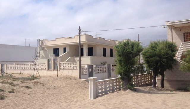 Second floor house with sea view beach access with terrace