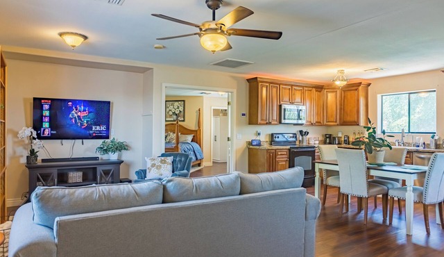 Second Story Suite w/Balcony