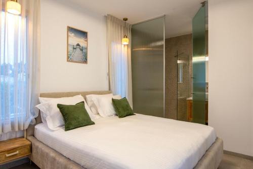 Secondfloor- Luxurious Modern Suite in the Golan Heights