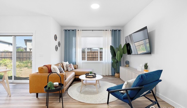 Secord | 4beds-3baths | AC | Main floor bedroom