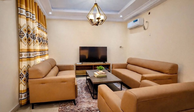 Secure 3BR Apartment in Limete | AC, WiFi, 15min to Gombe
