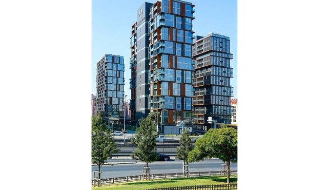 Secure Central Eclectic 1BRs in Luxury Residence w 2 Pools Gym Sauna Basketball Court Meeting Room Free Parking Concierge close to Istanbul Expo Center