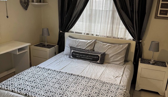 Secure cottage with Wi-fi+PLEX O.R. Tambo Airport
