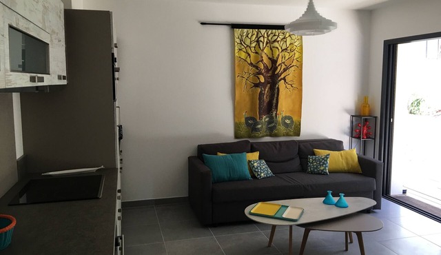 Secure new T3 with garden for 4 people + parking - near beach & town center