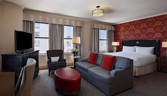 See Iconic Attractions! Elegant Suites Near Theatre and Park! Pets Allowed Here!