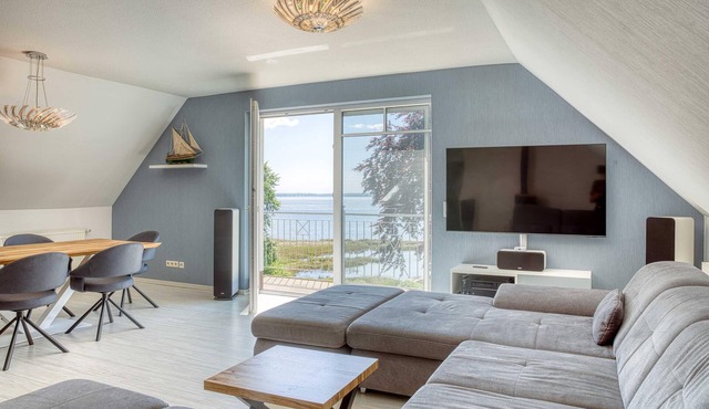 "SeeSuite" Vacation Apartment Right on Lake Kölpinsee