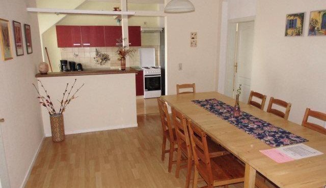 Sehr-schoene-4-Raum-Maisonette-Fewo-mit-110qm-Balkon-zentral-preiswert-T7
