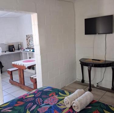 Self Catering garden flat unit7 , Sandbaai