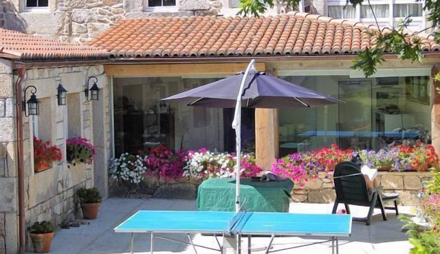 Self catering Os Carrís for 8 people