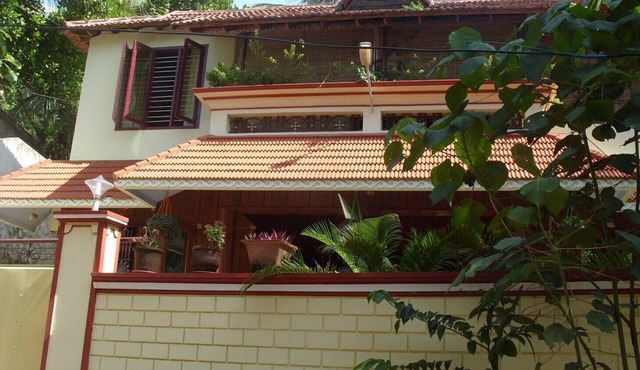 Self Contained 2 Bedroom Apartment Within Easy Walking Distance Of Beach