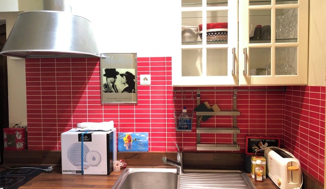 Self-contained apartment in a charming house not far from Paris