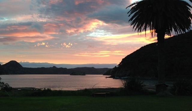 Self-contained cottage in tranquil bay - wharf & mooring - ideal for boaties
