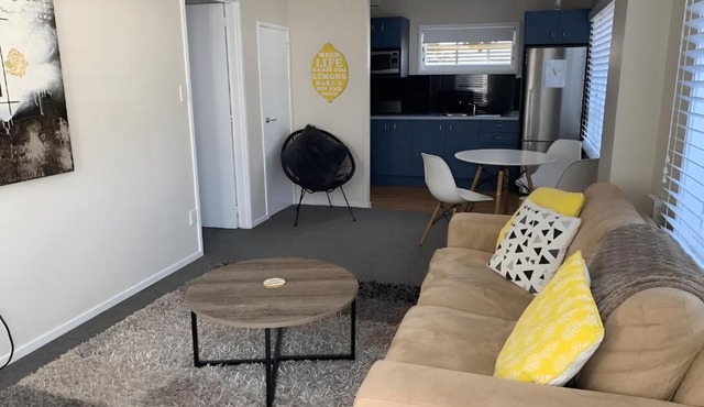 Self contained flat, 5 minutes drive to the beach.