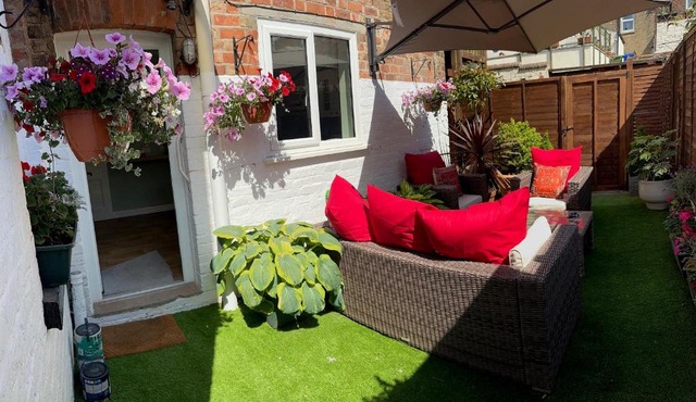 Self contained Garden Flat newly Refurbished