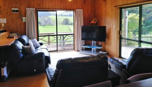 Self Contained House @ White Star Station Colville