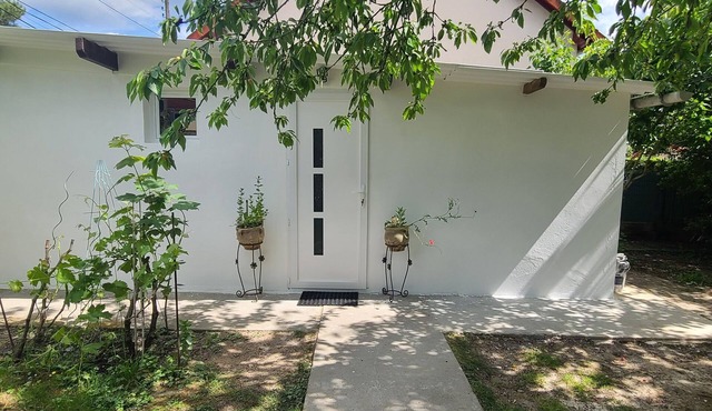 Self-contained studio near Orly airport and Paris
