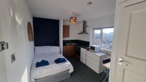 Self-Contained Studio Private Bathroom Sleeps 2