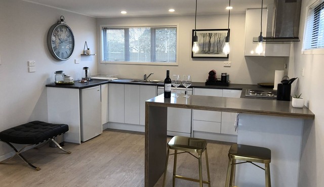 Self contained Studio walking distance to Mission Estate