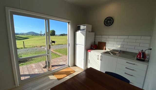Self contained unit in a rural setting, 5 min to town and beach!