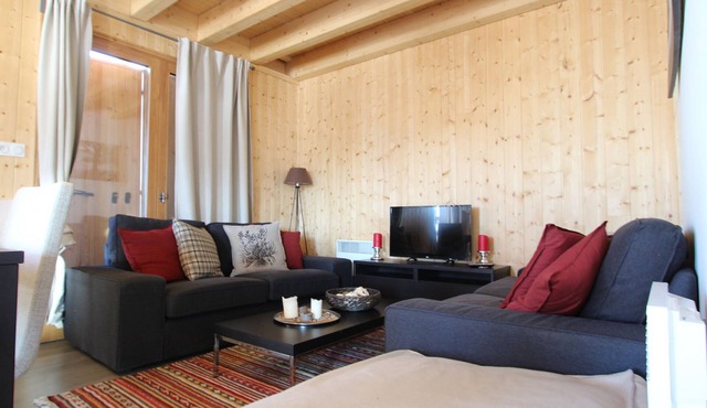 Semi-detached chalet on 3 levels, up to 8 people, pets allowed