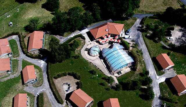 Semi-detached chalets sleeping 4 to 12, private terrace, covered swimming pool.