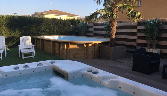 SEMI-DETACHED HOUSE QUIET HOUSING, SPA AND POOL